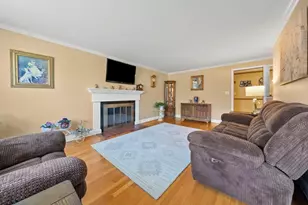 36 Ellis St, Woburn, MA 01801 - Photo 4