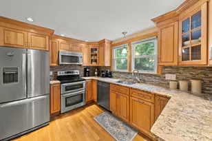36 Ellis St, Woburn, MA 01801 - Photo 8