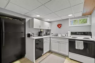 36 Ellis St, Woburn, MA 01801 - Photo 30