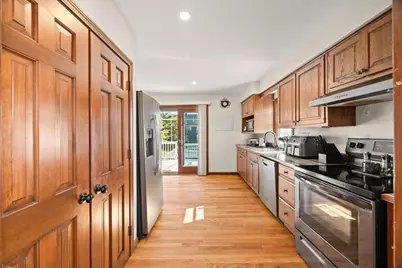 43 Tucker St, Fall River, MA 02724 - Photo 4