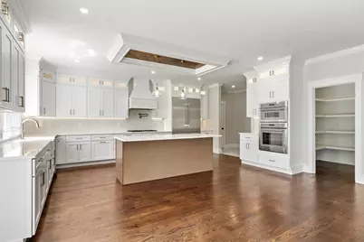 86 High St, Shrewsbury, MA 01545 - Photo 2
