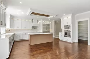 86 High St, Shrewsbury, MA 01545 - Photo 2