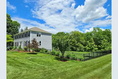 8 Blue Jay Ln, Ashland, MA 01721 - Photo 4