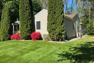 17 Pioneer Dr, Longmeadow, MA 01106 - Photo 4