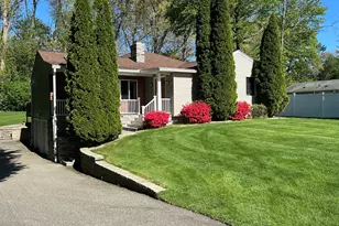 17 Pioneer Dr, Longmeadow, MA 01106 - Photo 1