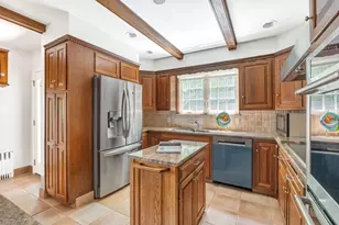 518 Newton St, Brookline, MA 02467 - Photo 18