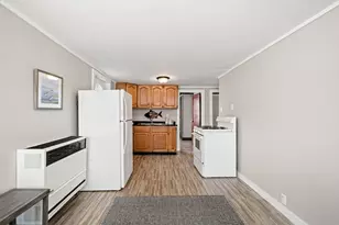 14 Vermont St, Salisbury, MA 01952 - Photo 4