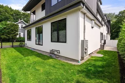 1242 Beacon St, Newton, MA 02468 - Photo 26
