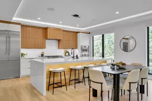 1242 Beacon St, Newton, MA 02468 - Photo 4