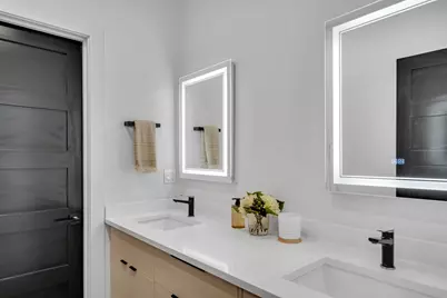 1242 Beacon St, Newton, MA 02468 - Photo 16