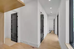 1242 Beacon St, Newton, MA 02468 - Photo 6