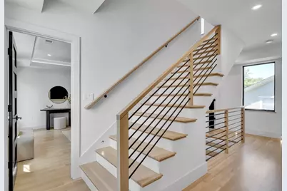 1242 Beacon St, Newton, MA 02468 - Photo 10