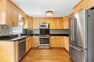 14 Rockwood St, Melrose, MA 02176 - Photo 2