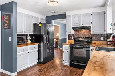 24 Lantern Ln, Milford, MA 01757 - Photo 6