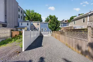 31 Everett St, Boston, MA 02128 - Photo 4