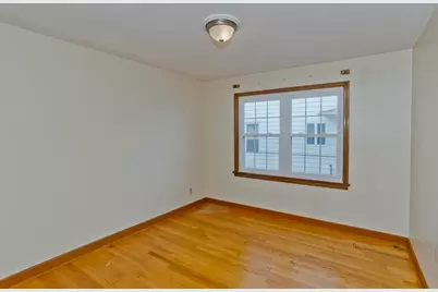 115 Bonneville Ave, Chicopee, MA 01013 - Photo 16