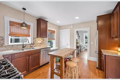 77 Hawthorn Street, Lowell, MA 01851 - Photo 8
