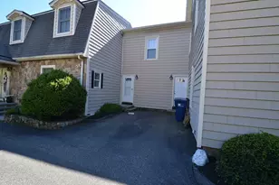 33 W Emerson St, Melrose, MA 02176 - Photo 4