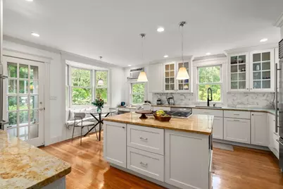 264 Mason Ter, Brookline, MA 02446 - Photo 8