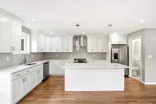 17 Crosby St, Webster, MA 01570 - Photo 1