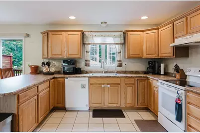 1241 Sharps Lot Rd, Swansea, MA 02777 - Photo 4