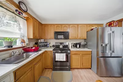 35 Purdue Dr, Milford, MA 01757 - Photo 6