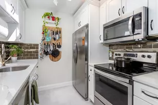 35 Des Moines Rd, Quincy, MA 02169 - Photo 2
