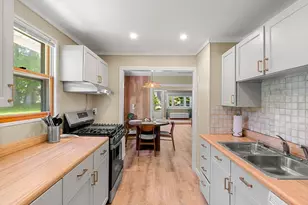 25 Wonderland Ave, Saugus, MA 01906 - Photo 12