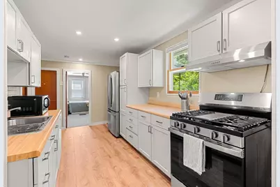 25 Wonderland Ave, Saugus, MA 01906 - Photo 14