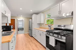 25 Wonderland Ave, Saugus, MA 01906 - Photo 14