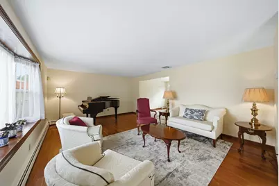 12 Thomas Cir, Stoneham, MA 02180 - Photo 4