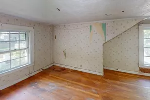 54 Oxford St, Fairhaven, MA 02719 - Photo 8