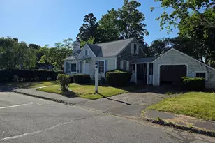54 Oxford St, Fairhaven, MA 02719 - Photo 2