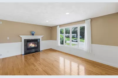 14 Raymond Rd, Chelmsford, MA 01824 - Photo 2