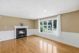 14 Raymond Rd, Chelmsford, MA 01824 - Photo 2