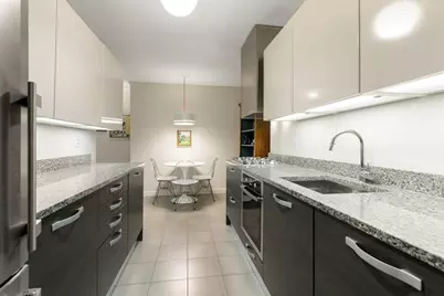 2 Hawthorne Pl #5M, Boston, MA 02114 - Photo 2