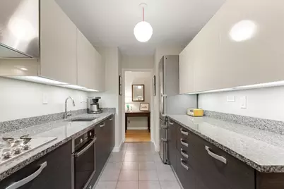 2 Hawthorne Pl #5M, Boston, MA 02114 - Photo 4