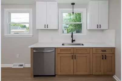 42 Pratt St, Brockton, MA 02302 - Photo 6