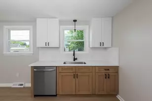 42 Pratt St, Brockton, MA 02302 - Photo 6