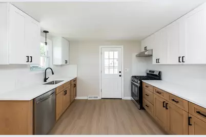 42 Pratt St, Brockton, MA 02302 - Photo 4