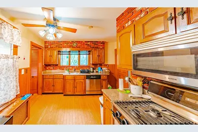 33 Olive St, Revere, MA 02151 - Photo 8