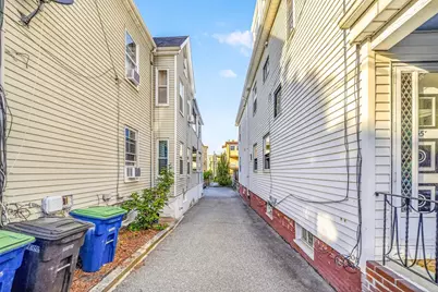 39 Derby St, Somerville, MA 02145 - Photo 4