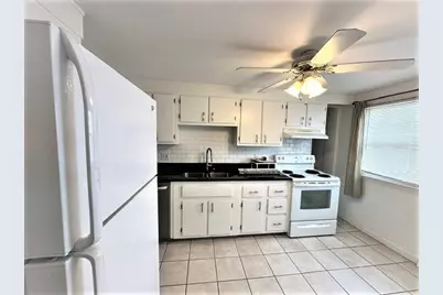 17 King St #2nd Flr, Watertown, MA 02472 - Photo 2