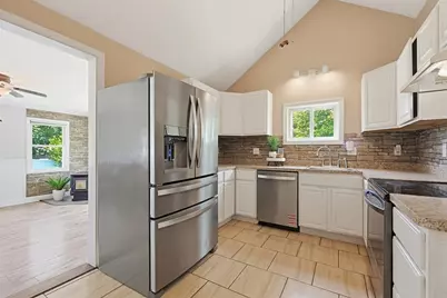 32 Johnson St, North Attleboro, MA 02760 - Photo 4