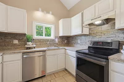 32 Johnson St, North Attleboro, MA 02760 - Photo 6