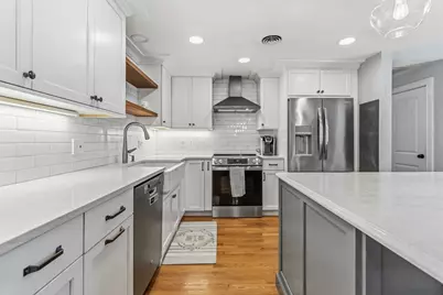 27 Sun Valley Dr, Braintree, MA 02184 - Photo 2