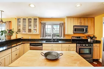 16 Middle St, Fairhaven, MA 02719 - Photo 8