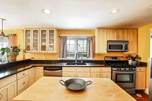 16 Middle St, Fairhaven, MA 02719 - Photo 8