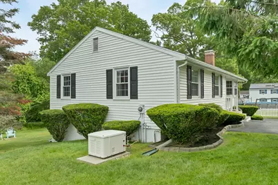 5 Sussex Ct, Haverhill, MA 01835 - Photo 4
