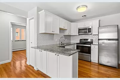 121 Warren St #4, Watertown, MA 02472 - Photo 4